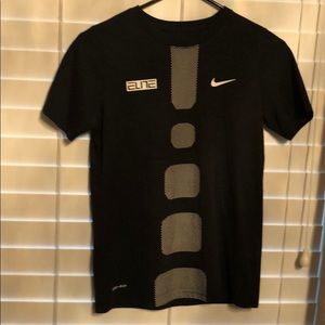 Nike boys elite T-shirt size medium